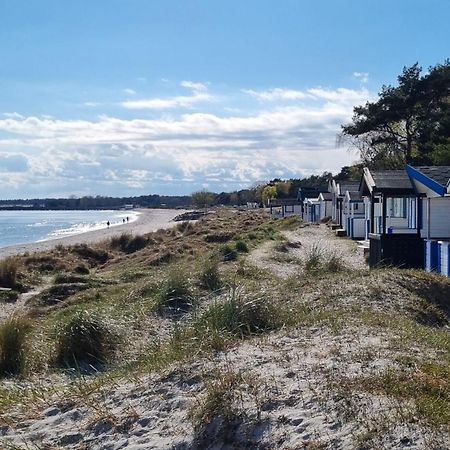 Beach-Near Cozy Cottage Hollviken Exterior photo